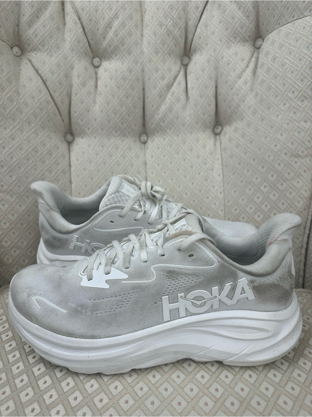 Hoka one one Clifton 10 glacier white size 10 2e wide men’s running shoes